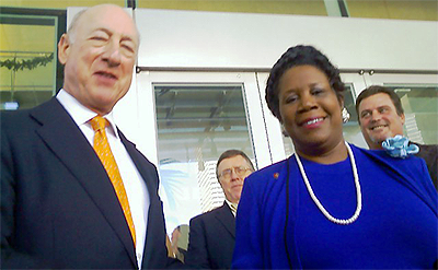 image of Metro Chairman David Wolff and Congresswoman Sheila Jackson-Lee 