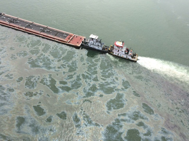 140324-oil-spill-collision-coast-guard-image-640px.png