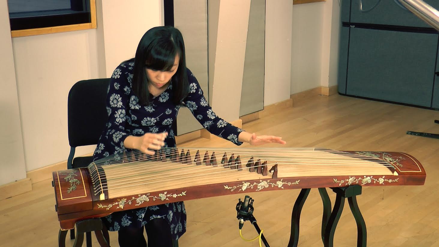 Jiuan Reng Yeh playing the zheng