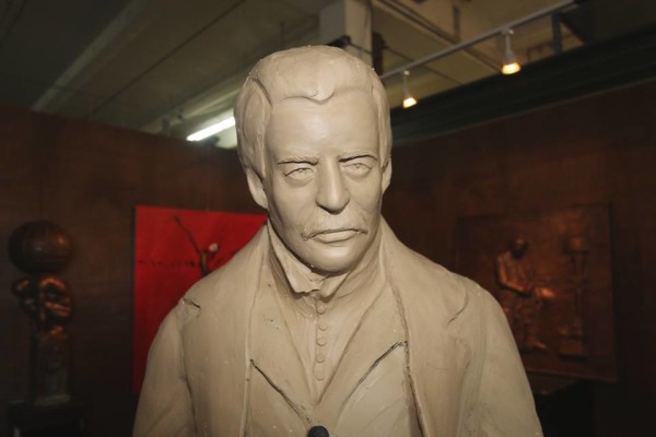 Picture of Augustus Chapman Allen statue