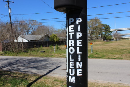 pipeline sign
