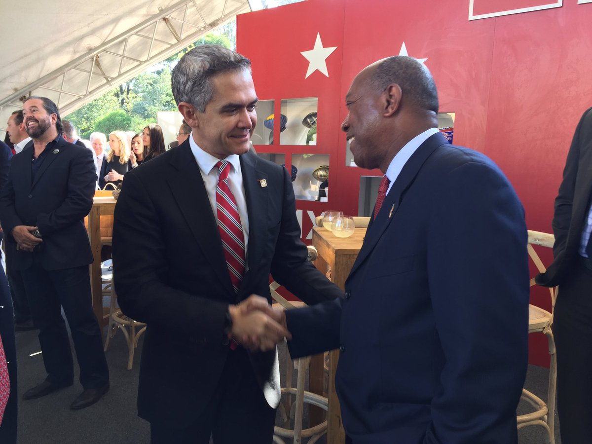 Houston Mayor Sylvester Turner and Mexico City's Mayor Miguel Ángel Mancera met during the delegation's trip to the neighboring country.