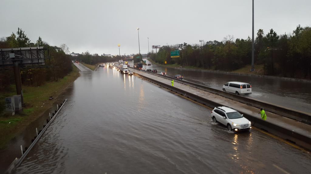 Flooding along I-45 at Main St. in Houston on Jan. 18, 2017. (Photo: Gail Delaughter, Houston Public Media)