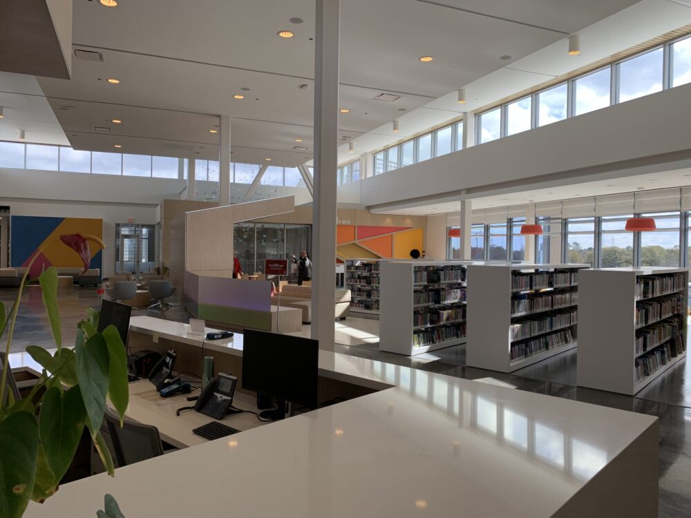 The new library will have several new features, including an audio equipment room for podcasting, greenscreens for video recording and 3D printing.